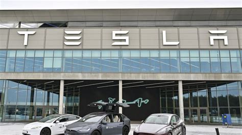 Tesla Fabrikası Yangın Nedeniyle Üretime Ara Verdi